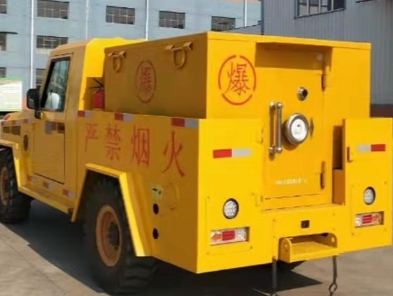 中和镇凯龙爆破器材运输车：保障爆破任务的安全运行