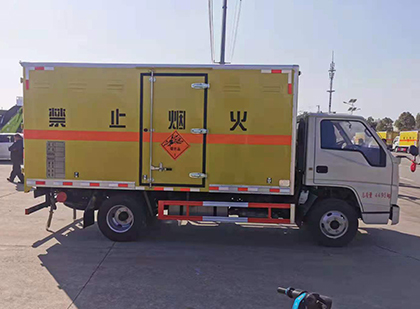 中和镇爆破器材运输车工人安全操作规范与智能技术保障